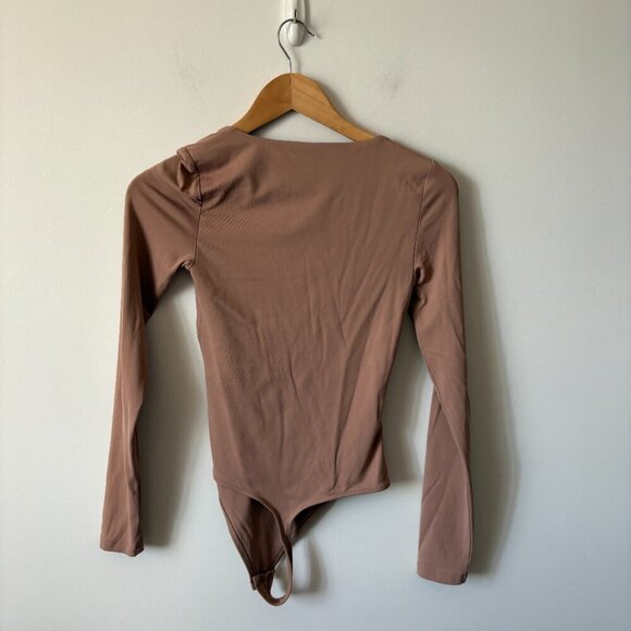 Aritzia Babaton Contour Scoopneck Longsleeve Bodysuit Size Small - Picture 3 of 5